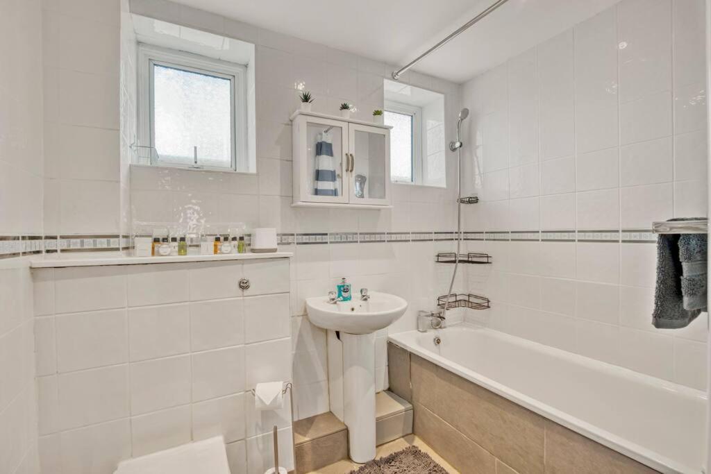 Lovely 3-Bed Clapham Common Londen Buitenkant foto